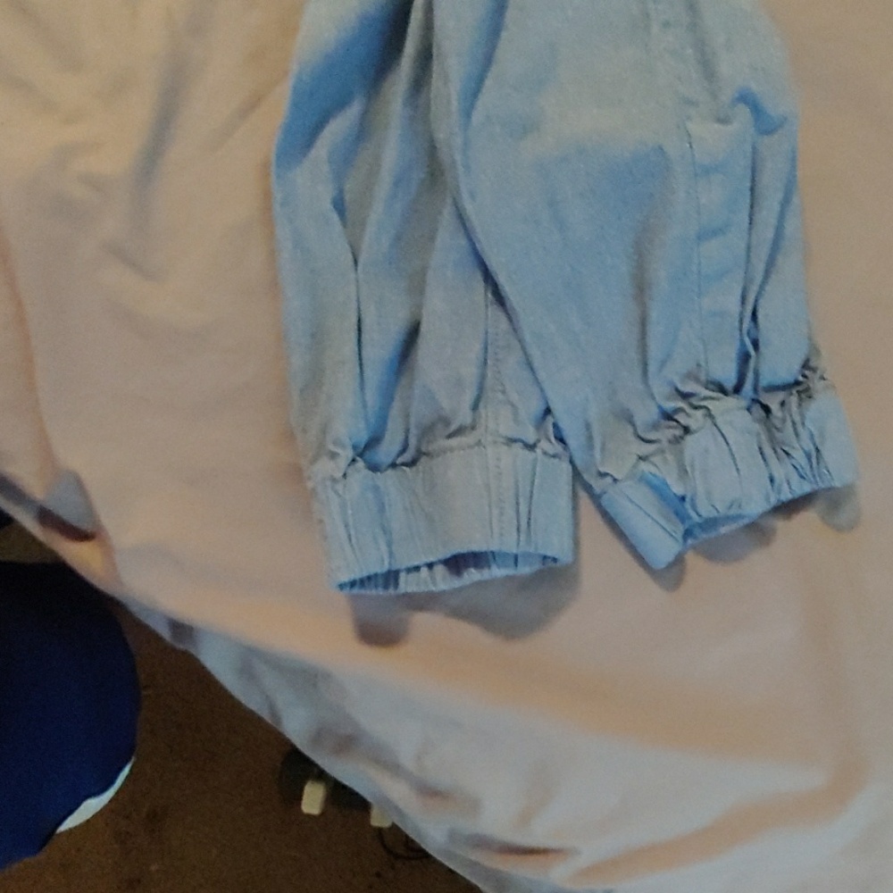Levis - Picture 3 of 4